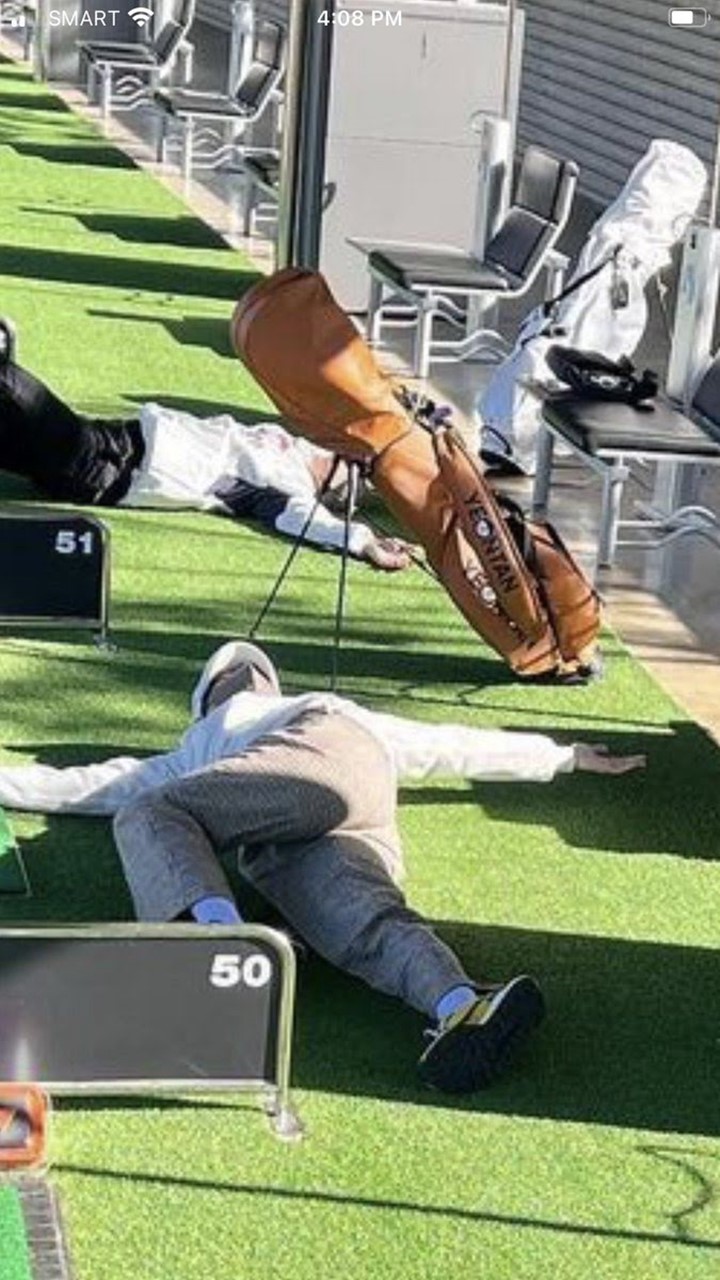 V BTS dan Park Seo Joon Main Golf Bareng, Ada \'Tamu\' Tak Terduga