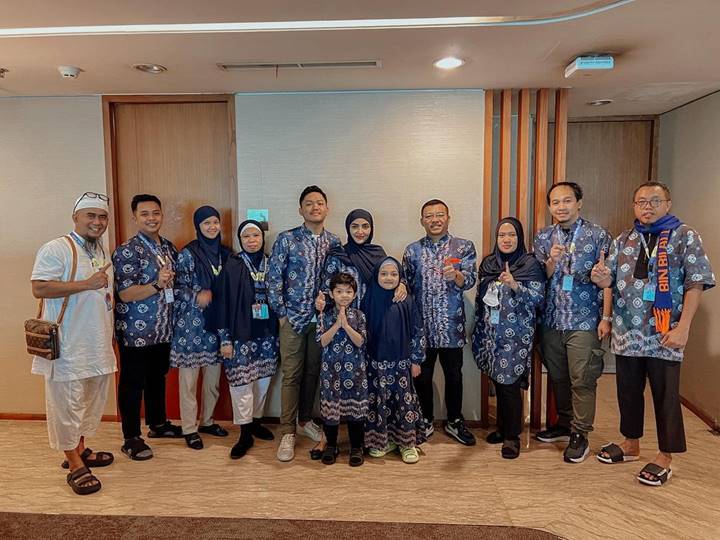 Bersama Tim Biro Perjalanan