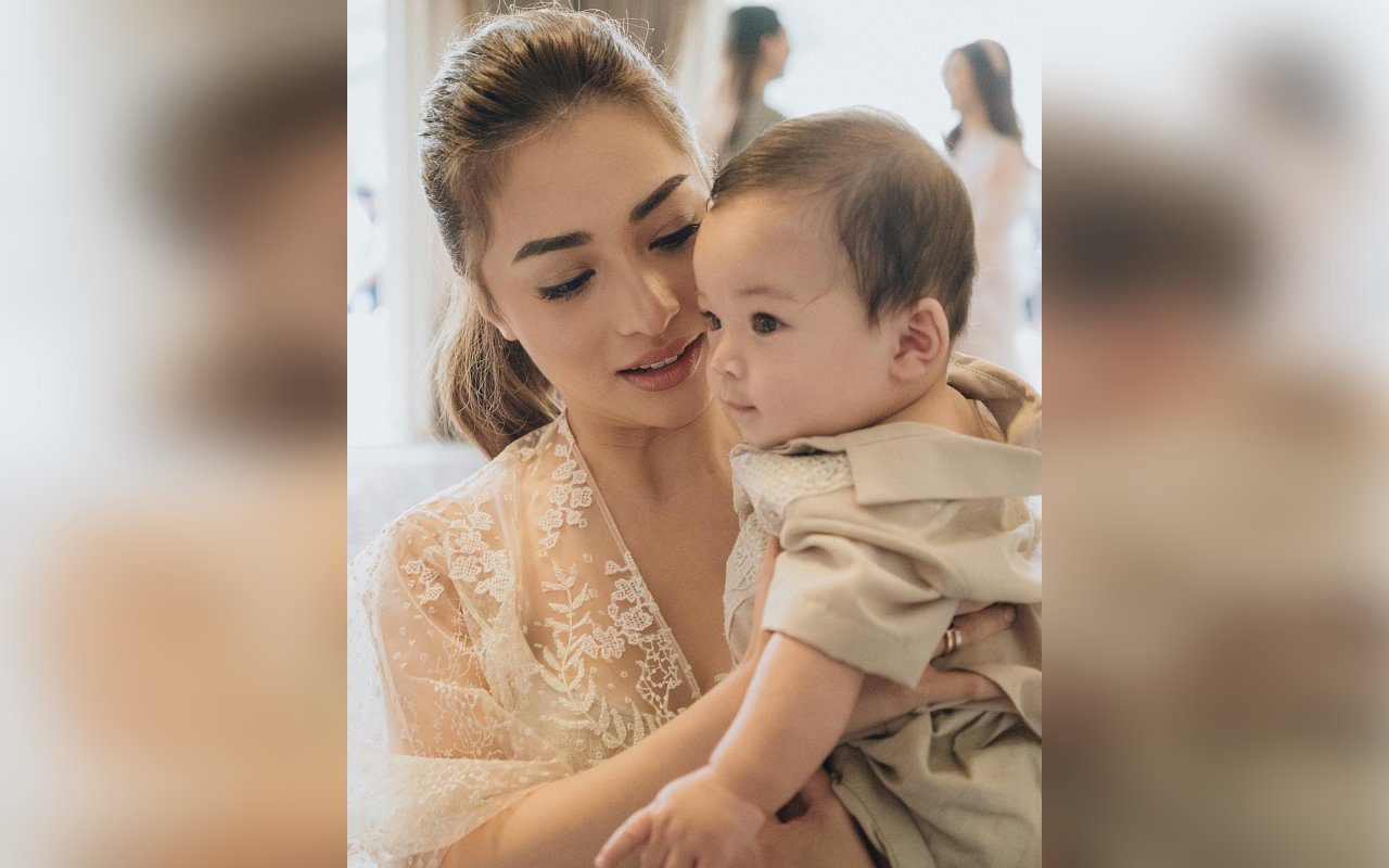 Gemas! Nikita Willy Ajak Baby Issa 'Membumi'
