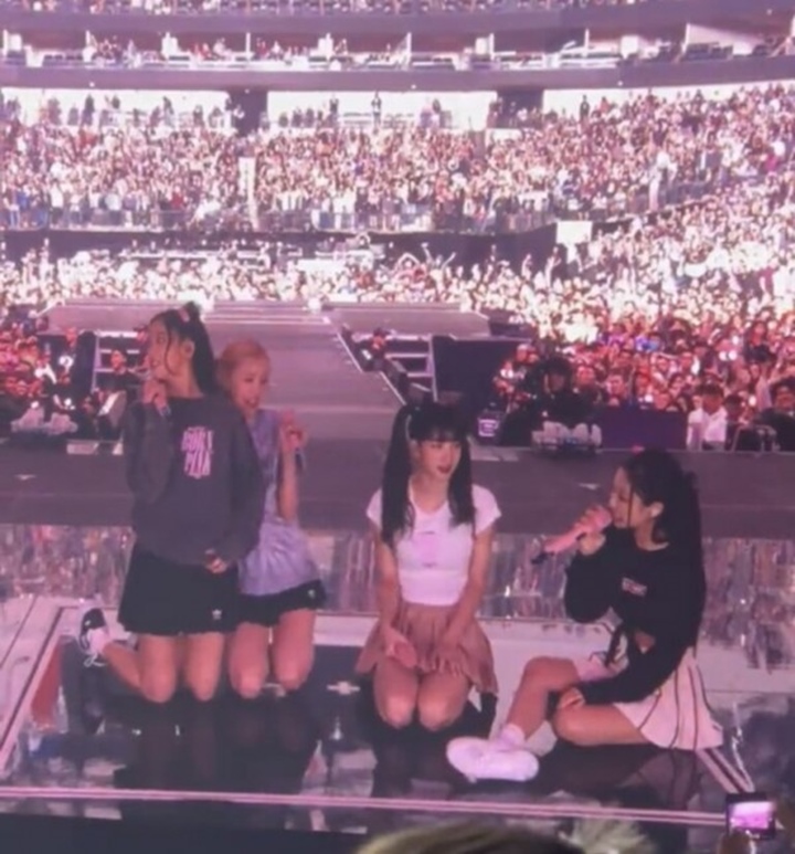 Rose Dan Lisa BLACKPINK Diduga Sedang Tak Akur Selama Tur Konser \'BORN PINK\'