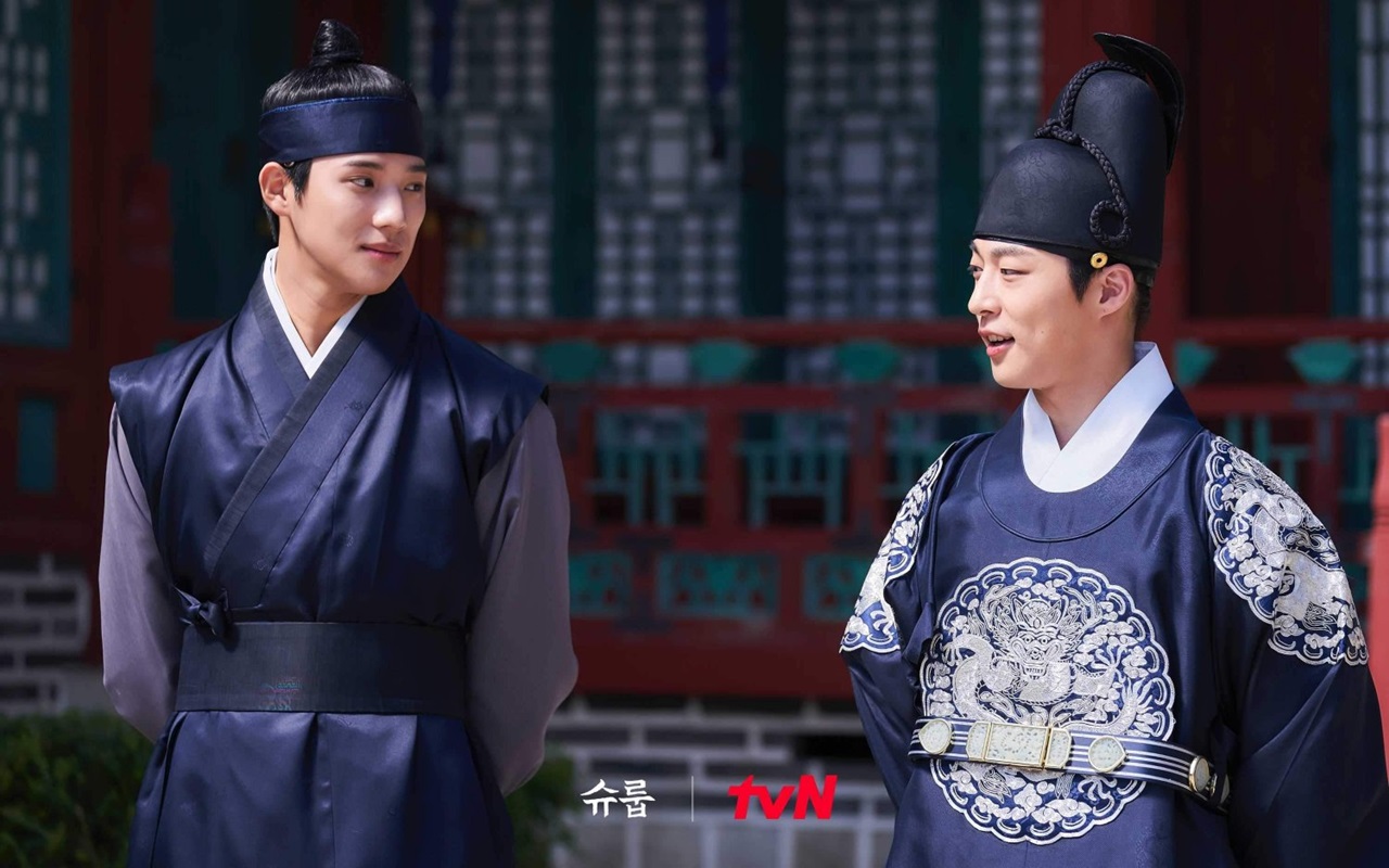 Karakter Moon Sang Min dan Bae In Hyuk di 'Under The Queen's Umbrella' Dicurigai Kembar
