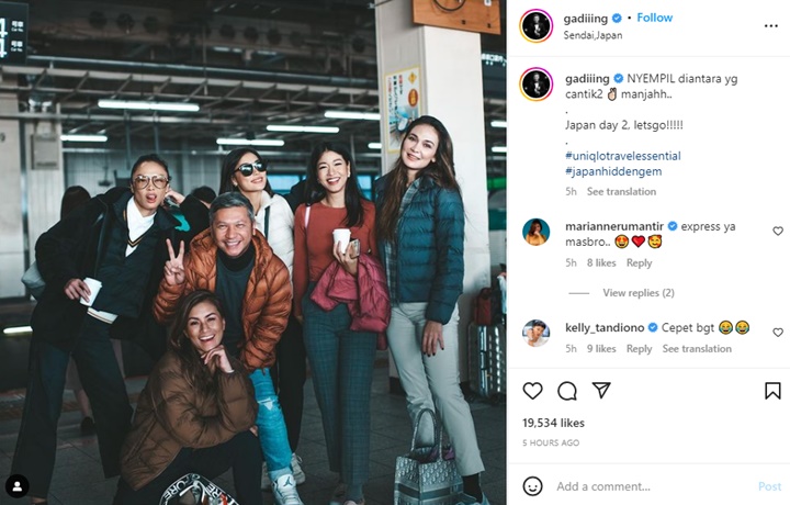 Trip ke Jepang, Gading Marten Semringah Dikelilingi Artis Cantik