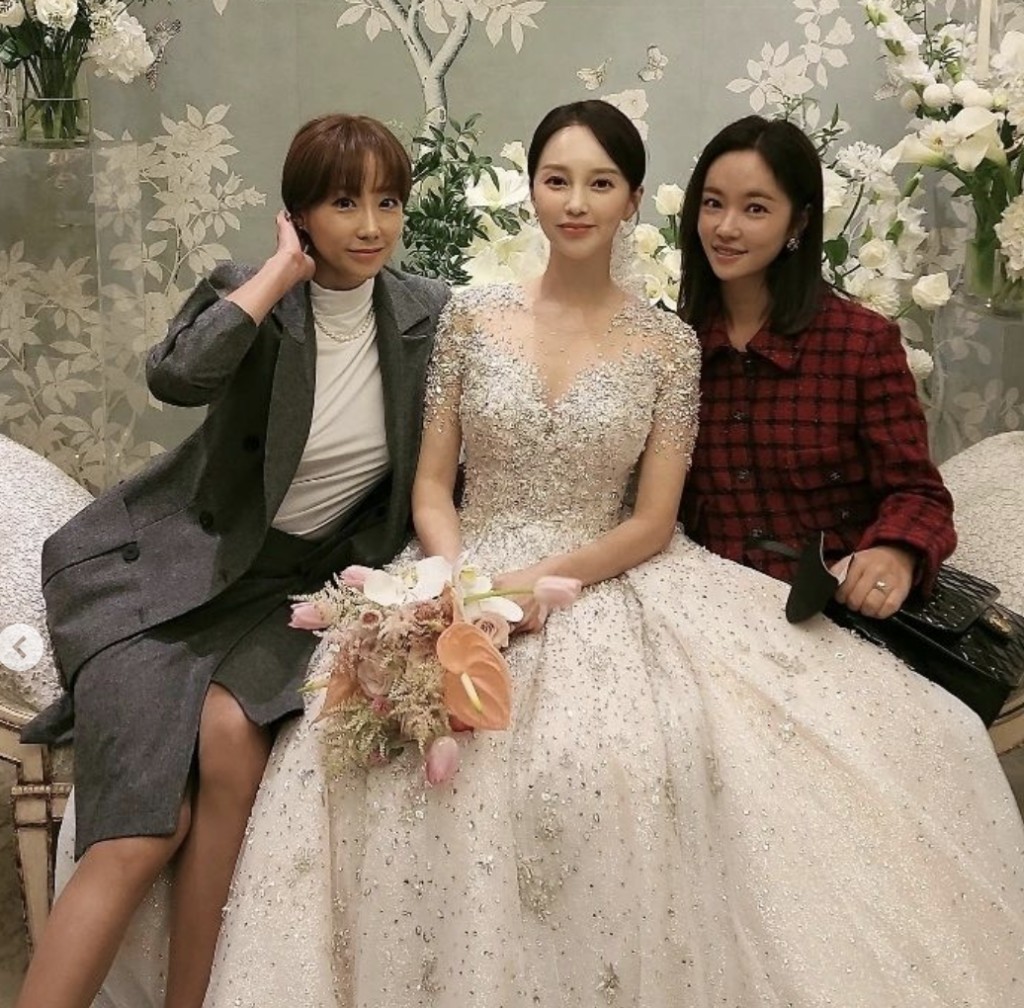 Penampilan Beda Hwang Jung Eum Usai Lahiran di Nikahan Ayumi Sugar Tuai Sorotan