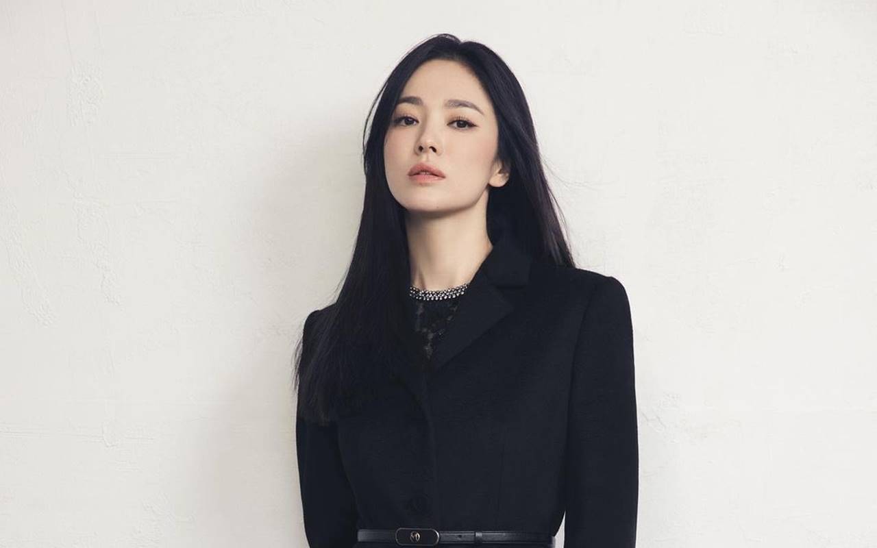 Umur Didiskon 50%, Song Hye Kyo Bak Idol Rookie dengan Poni Depan Penuh