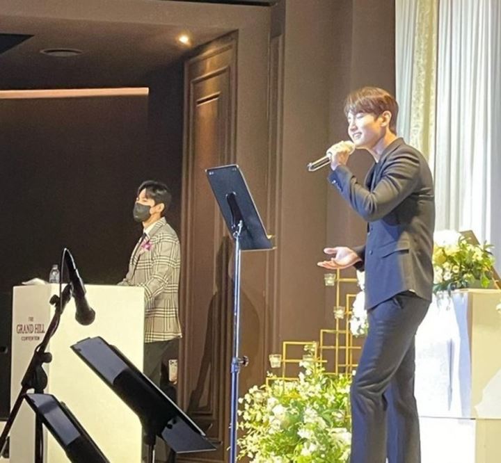 Manajer SHINee dan TVXQ Menikah, Artis SM Bak Sulap Kondangan Jadi Konser Mini