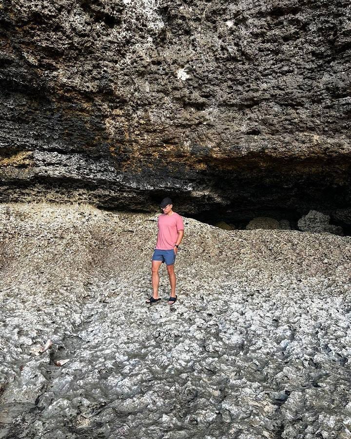 Di Tebing Pantai Pantai Suluban