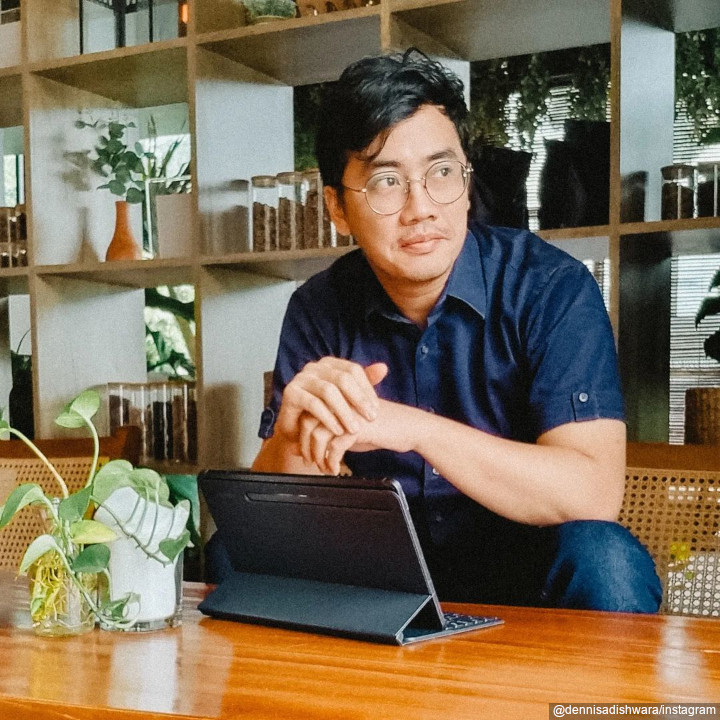 Dennis Adhiswara 