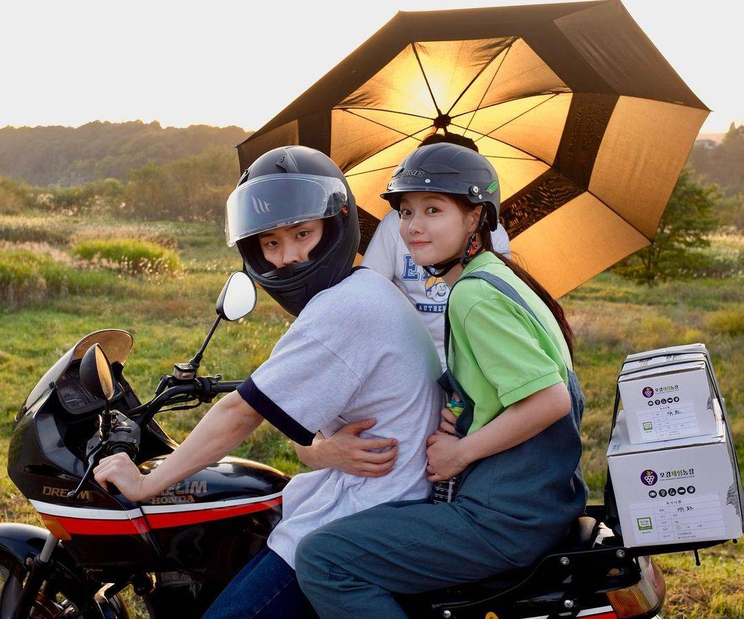 momen Kim Yoo Jung dan Park Jung Woo di BTS \