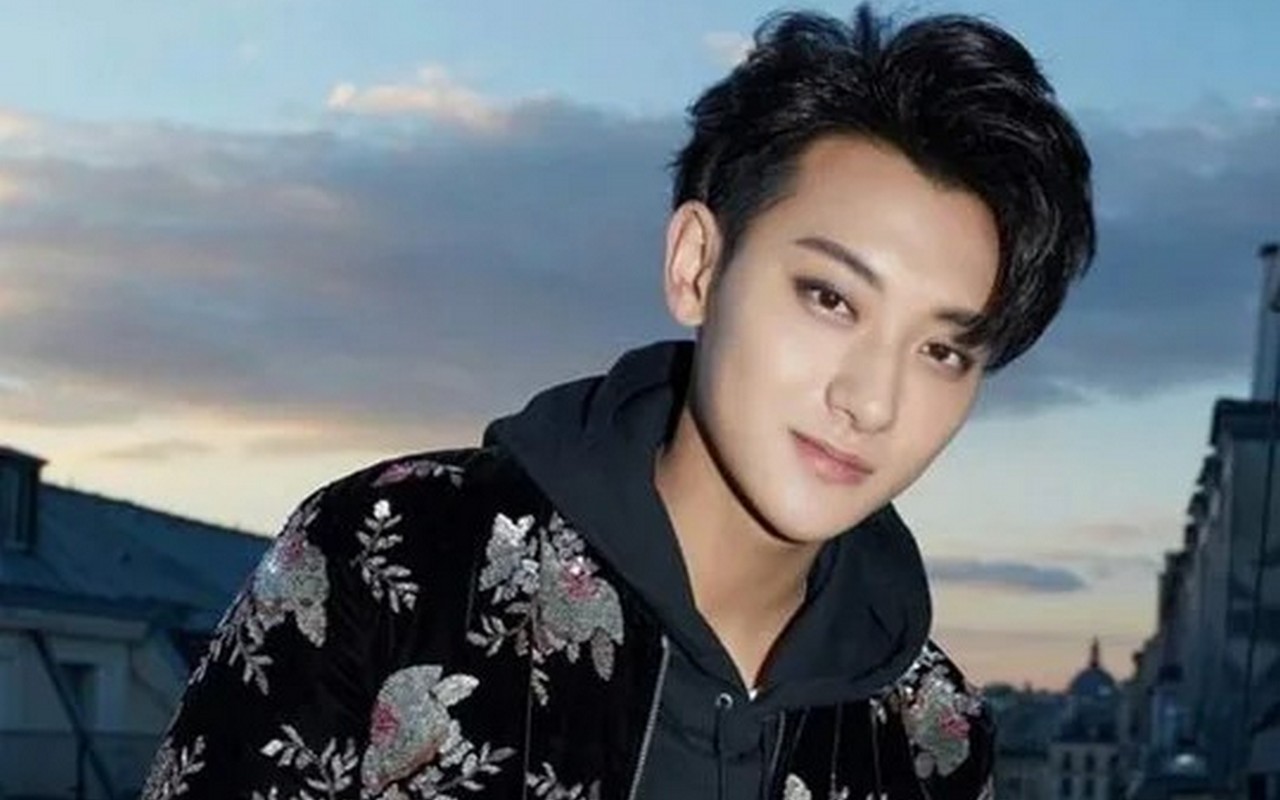 Kembali Kepergok Bareng, Tao Eks EXO Ajak Sang Ibu Dinner Besama Mantan SM Rookies