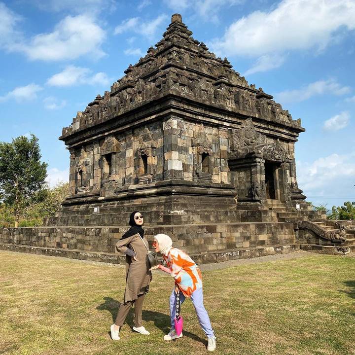 Zaskia Adya Mecca dan Tantri Namirah