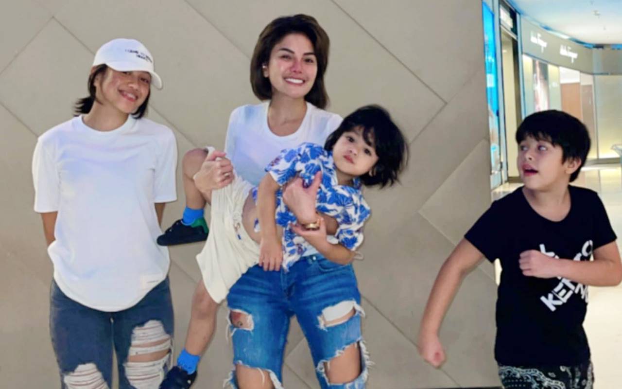 Prihatin Kondisi Adik, Loly Putri Nikita Mirzani Minta Keadilan Untuk Sang Ibu