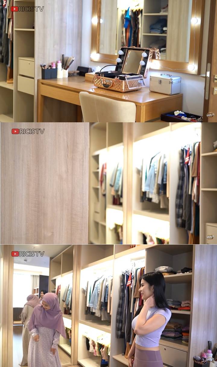 Ruang Make Up dan Koleksi Baju