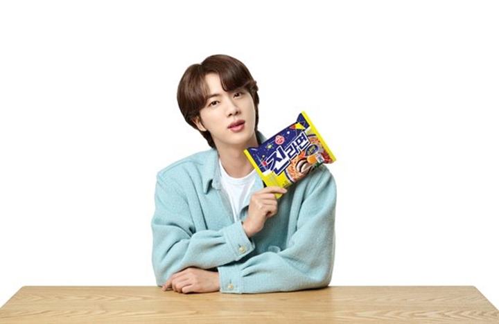 Impian Sejak Debut, Jin BTS Kesampaian Jadi BA Ramen Tuai Sambutan Meriah
