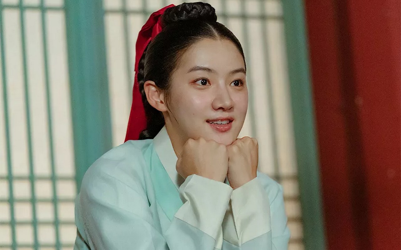 Park Ju Hyun Tampil Jadi Dukun Kesurupan di Depan Kim Young Dae di 'The Forbidden Marriage'