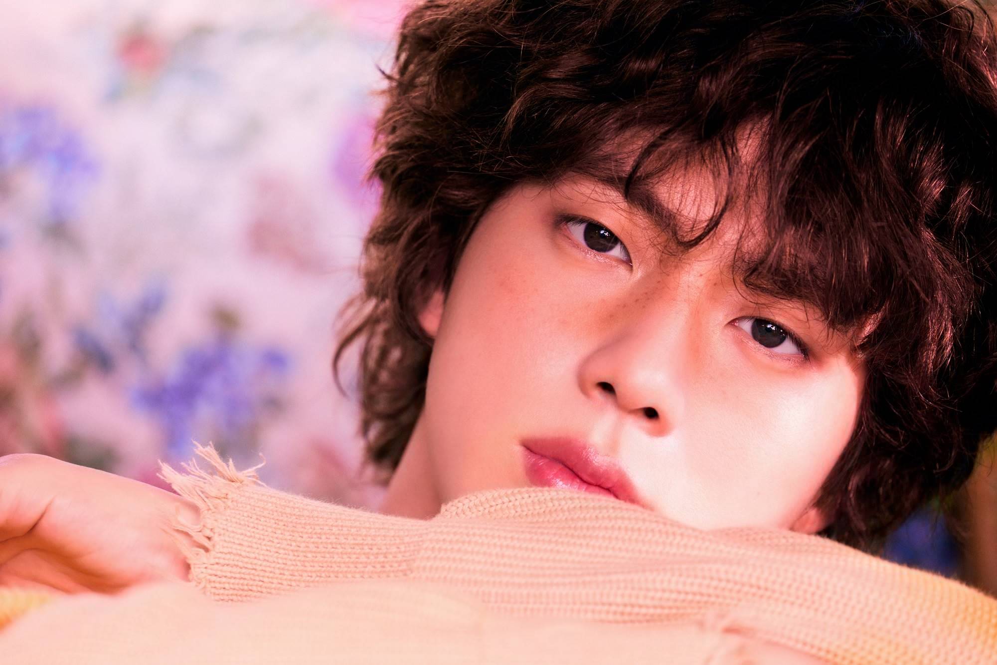 Potret Jin BTS di teaser \