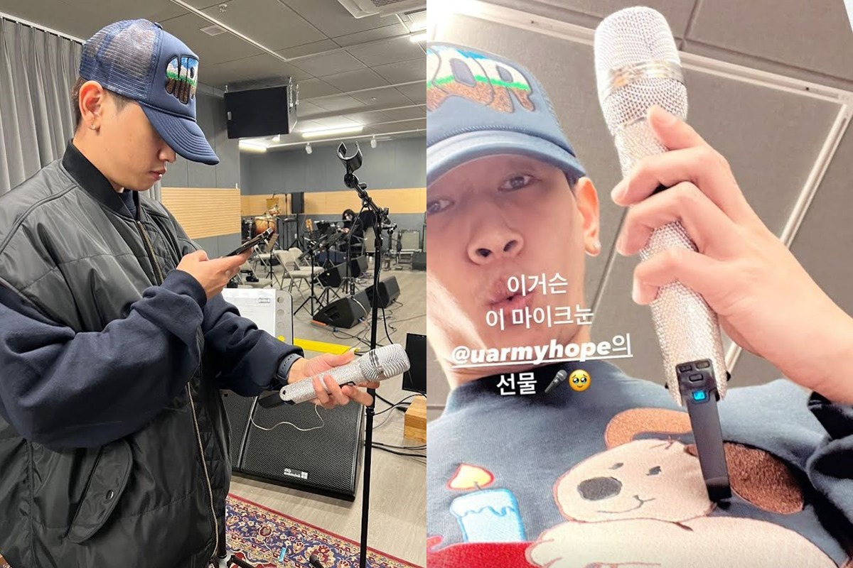 J-Hope BTS Beri Hadiah Mikrofon Ke Crush, Fans Langsung Curiga Ada Kolaborasi Lagi
