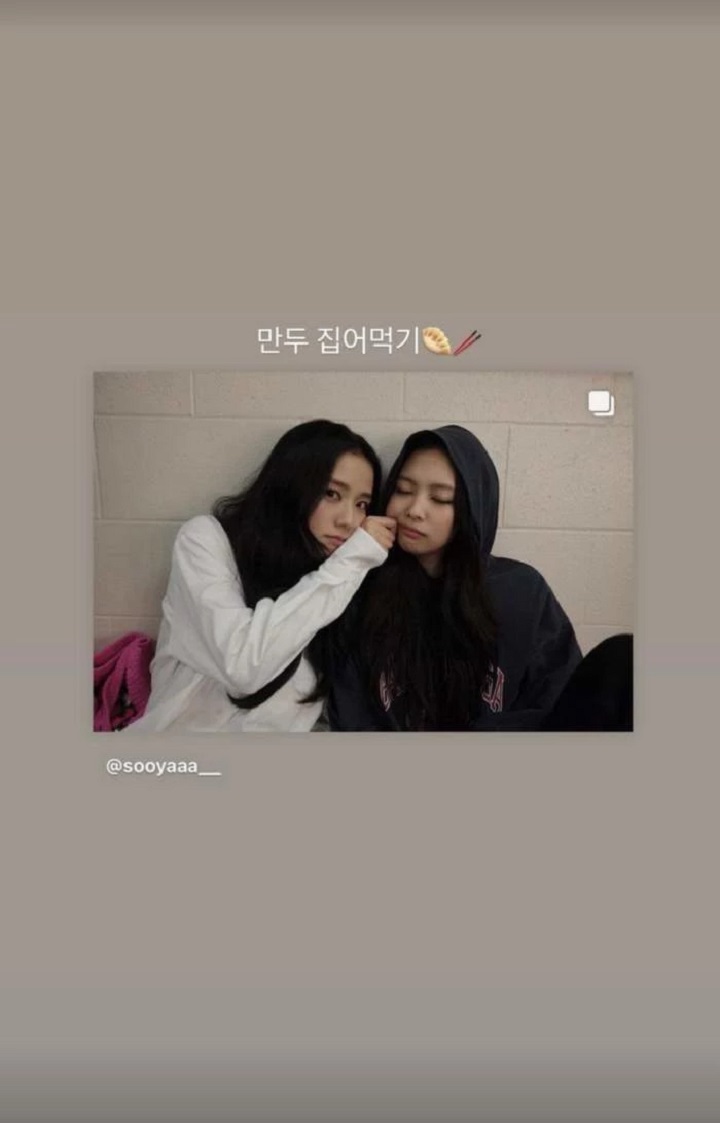 Jisoo BLACKPINK Cubit Pipi Jennie Sambil Juluki Pangsit Jisoo BLACKPINK Cubit Pipi Jennie Sambil Juluki Pangsit