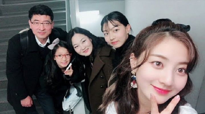 Jihyo TWICE dan Park Jiyoung