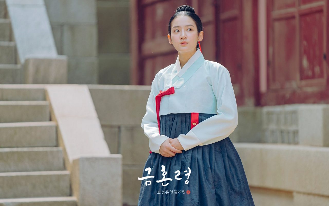 Park Ju Hyun Beber Karakter Unik Dirinya Jadi Dukun Cinta Penipu di 'The Forbidden Marriage'