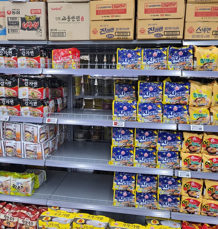 Laris Manis, Jin BTS Pamer Sarapan Ramen Instan Auto Ramai Diserbu