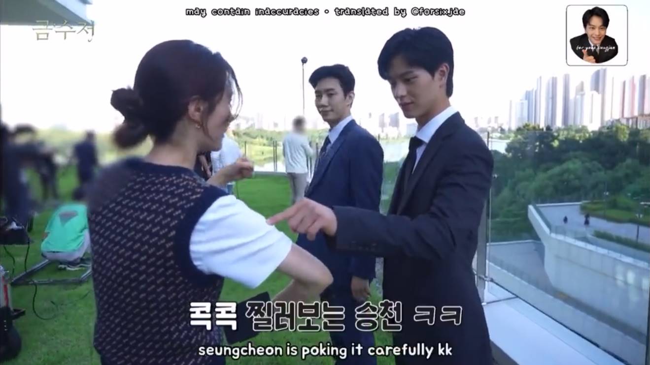 Sikap sopan Sungjae BTOB ke Jung Chae Yeon