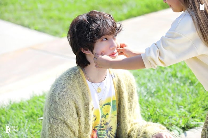 Jin BTS Ungkap Fakta di Balik Adegan Pipinya Dicubit Aktris Cilik di MV \'The Astronaut\' Jin BTS Ungkap Fakta di Balik Adegan Pipinya Dicubit Aktris Cilik di MV \'The Astronaut\'