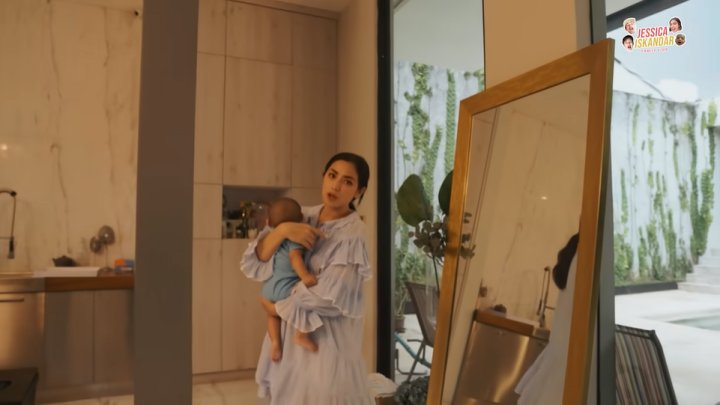 Spot Khusus dengan Kaca