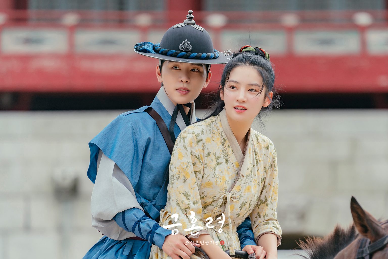 Punya Masa Lalu Bersama, Park Ju Hyun-Kim Woo Seok Naik Kuda Bareng di \'The Forbidden Marriage\'
