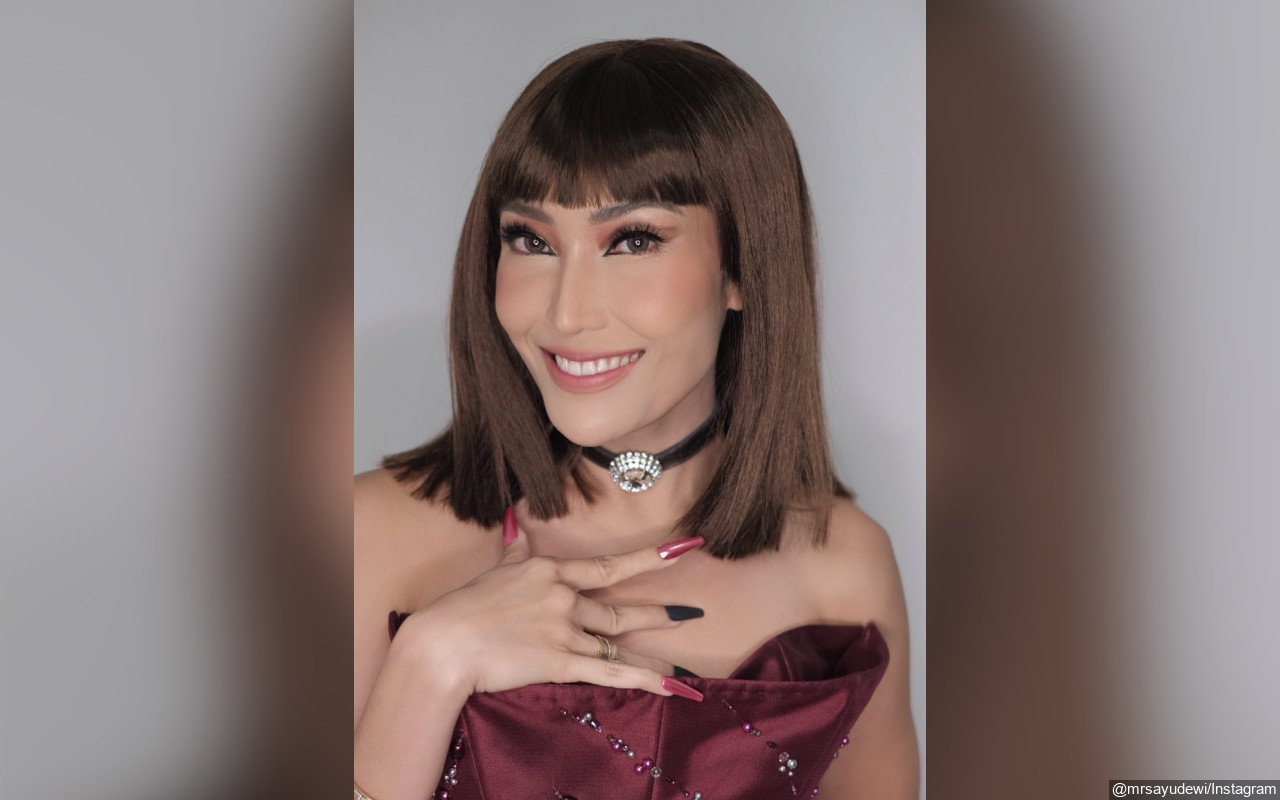 Gak Kaleng-kaleng, Ayu Dewi Terciduk Pakai Kaus Polos Setara Motor