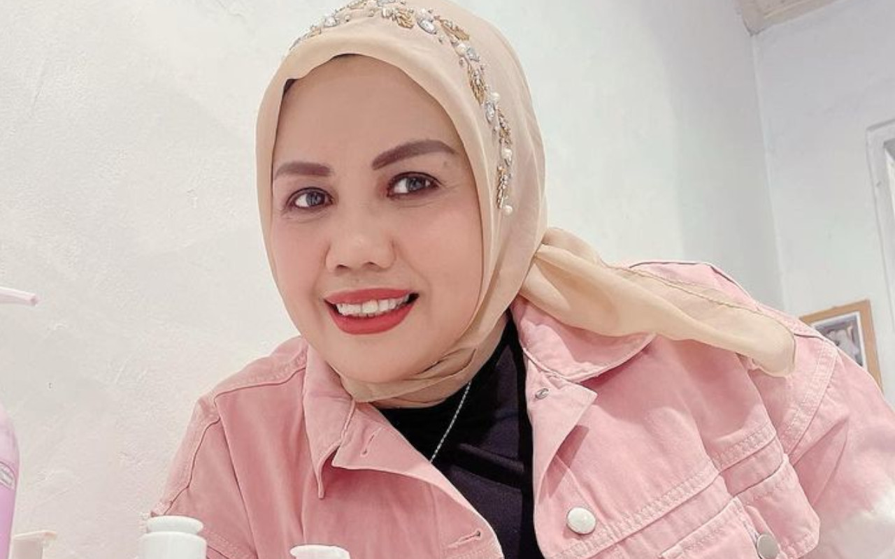 Diam-diam Pisah, Ely Sugigi Sebut Mantan Suami Ditaksir Pria