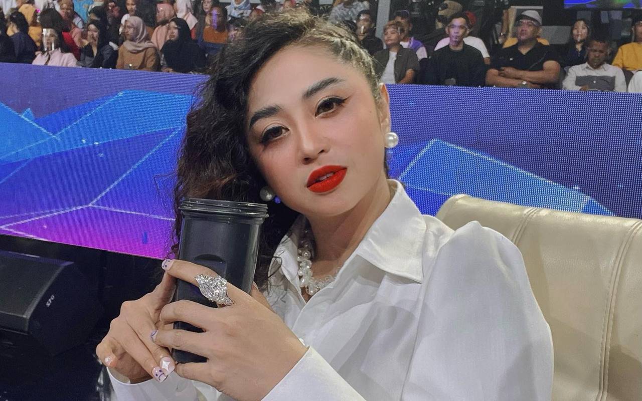 Dewi Persik Pastikan Sedia Waktu untuk Bela Marwah Keluarga Usai Terus ...