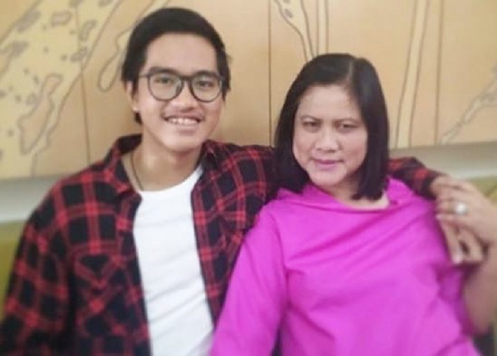 Lengket dengan Sang Ibu