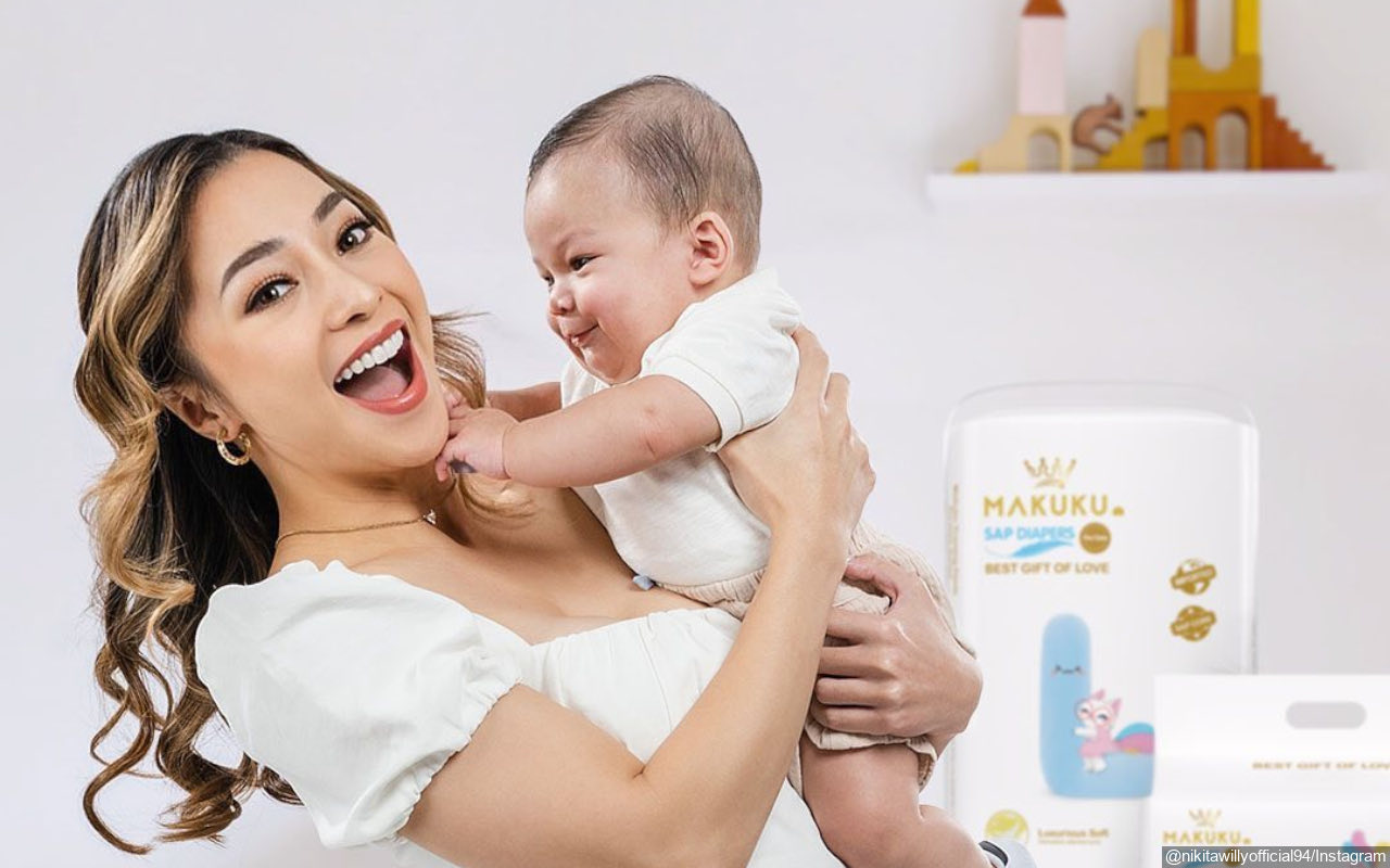 Nikita Willy Gelar Tedak Siten Baby Izz, Penampilan Berkebaya Disebut Mirip Eks Bambang Trihatmodjo