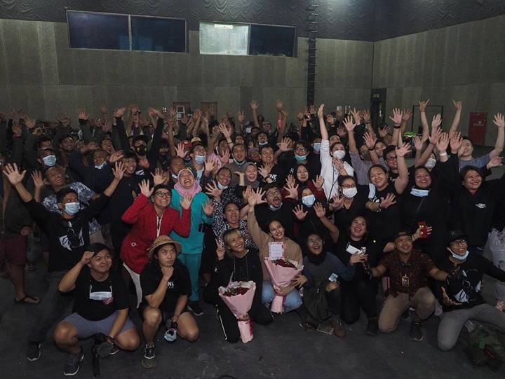 Bersama Para Kru Sri Asih
