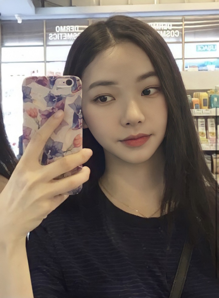 Karina Glowing di Potret Predebut