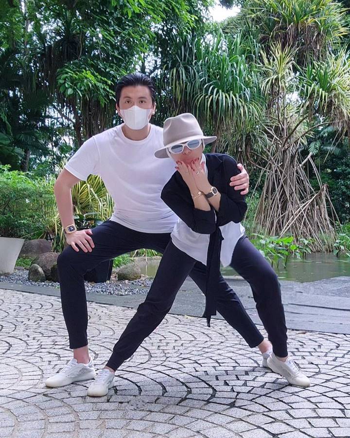 Kompak Pose Kocak
