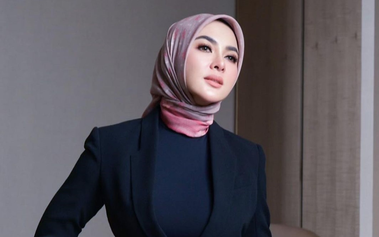 Syahrini Kenang Konser Lawas, Angan-Angan Jambul Khatulistiwa Setinggi Monas Bikin Ngakak