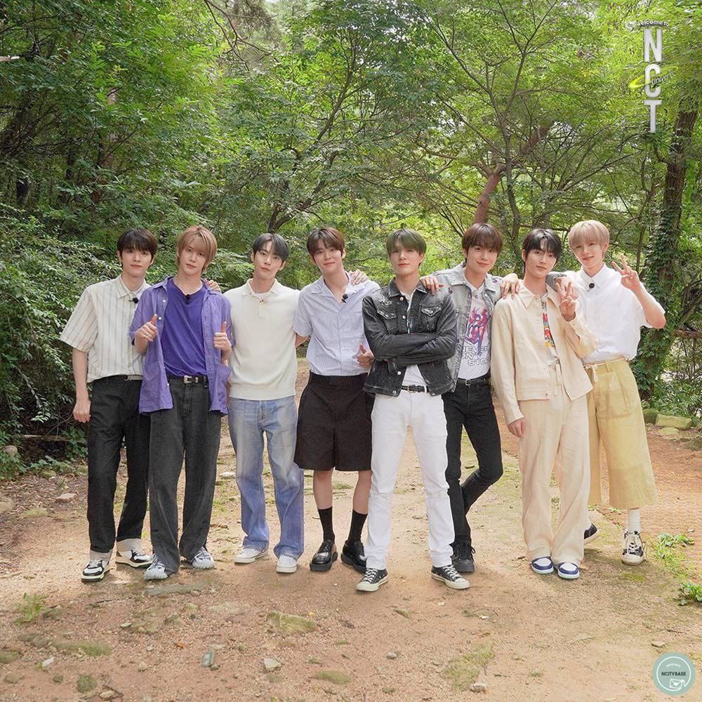 potret anggota NCT dengan SMROOKIES di konten \