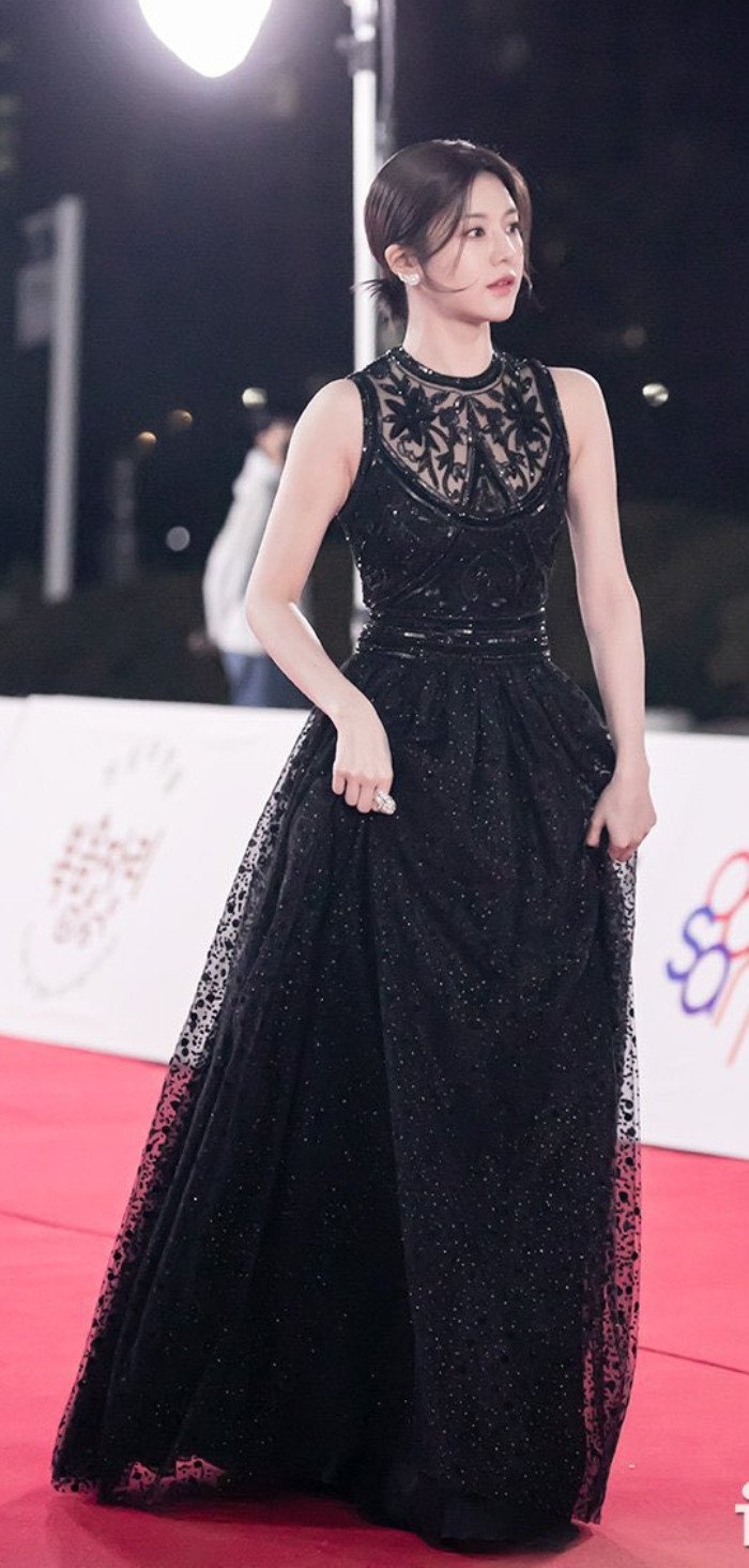 Blue Dragon Film Awards 2022: Visual Go Yoon Jung Disanjung Bak Aphrodite Korea