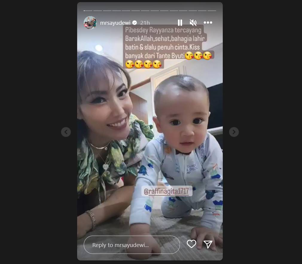 Ayu Dewi mengucapkan selamat ulang tahun untuk Rayyanza Cipung