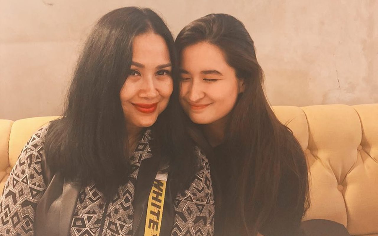 Stephanie Poetri Pulang ke Indonesia Setelah 2 Tahun, Mata Titi DJ Sampai Dibuat Bengkak