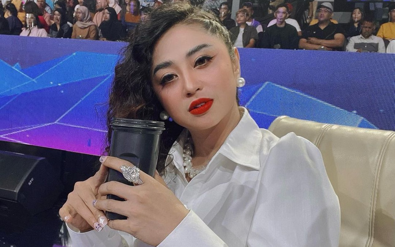 Dewi Persik Manggung Diedit Ala MMA 2022, Punya Ending Fairy!