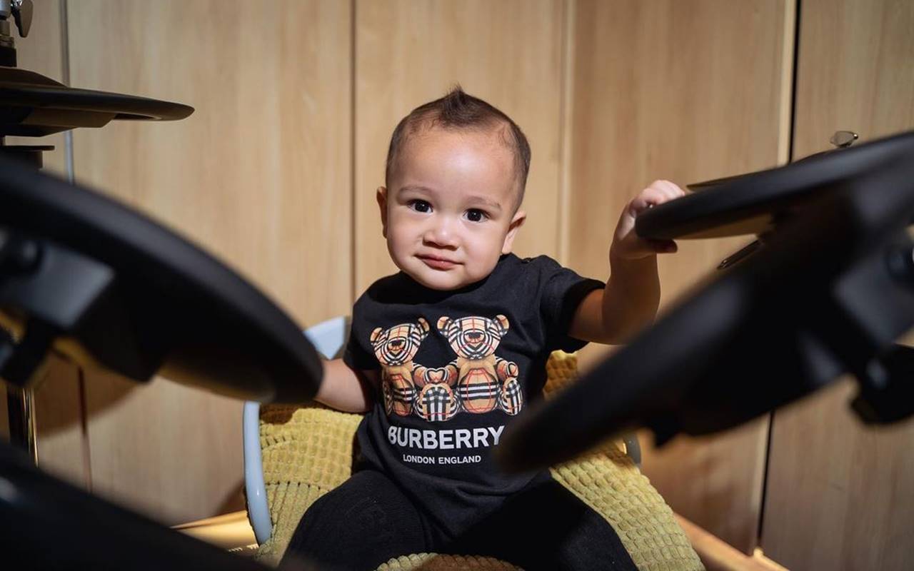 Raffi Ahmad Versi Sachet, Aksi Rayyanza Cipung Narsis di Kamera Gemesin