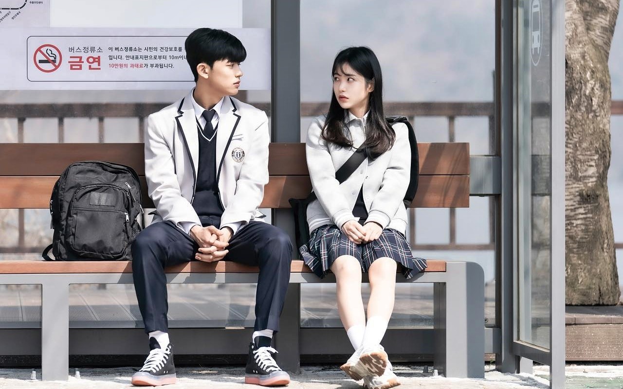 Park Solomon Beri Shin Ye Eun Perhatian Manis di Lokasi 'Revenge of Others'