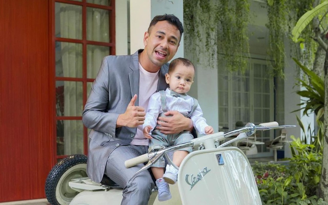 Rayyanza Si Bayi Sultan Kepergok Pakai Sepatu Rusak, Raffi Ahmad Nyeletuk Diluar Dugaan