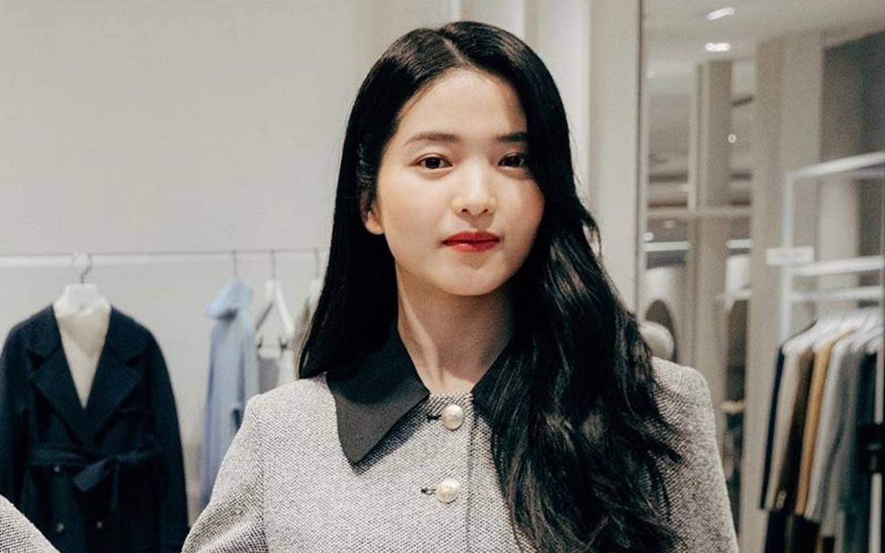 Gaya Elegan Kim Tae Ri Saat Belanja di Butik Tuai Sorotan