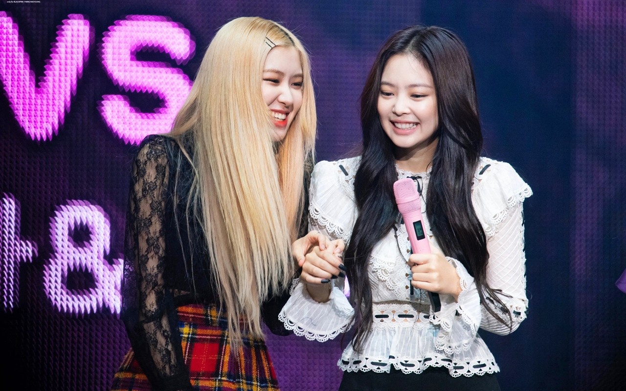 Rose Hampir Lukai Jennie BLACKPINK di Konser Inggris