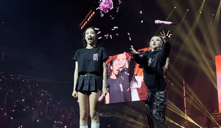 Rose Hampir Lukai Jennie BLACKPINK di Konser Inggris