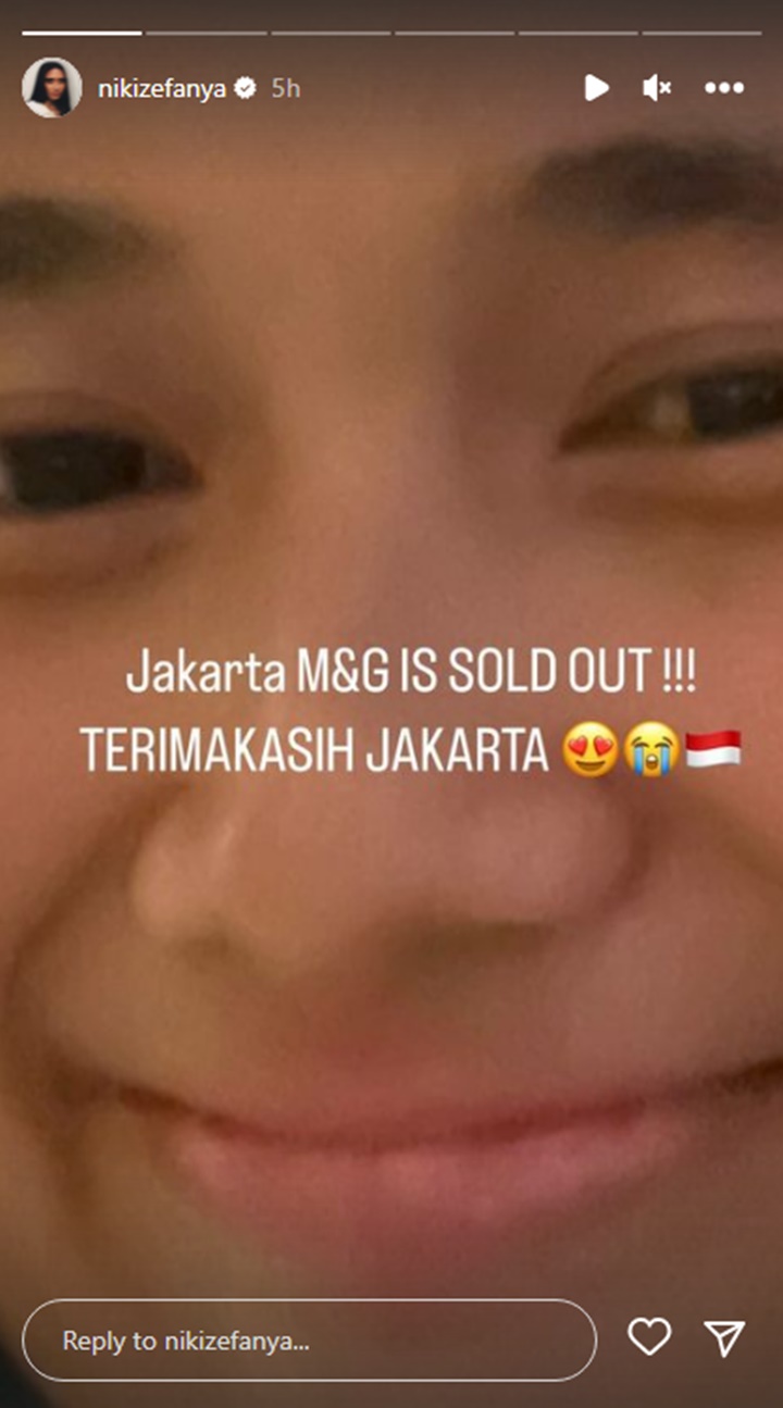 NIKI Girang Tiket M&G Jakarta Terjual Habis, Langsung Pajang Foto Kocak