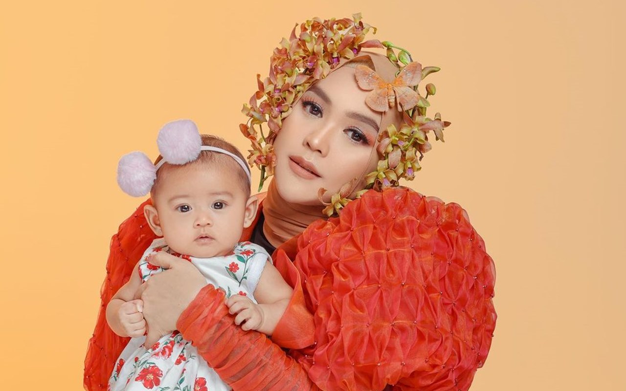 Putri Cantik Ria Ricis Tampil Bak Princess Dalam Balutan Gaun Mewah